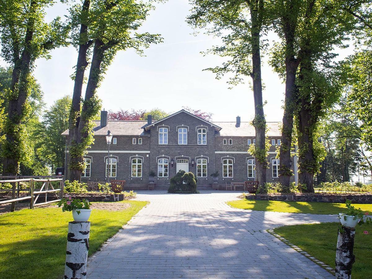 Herrenhaus Gut Neuruppersdorf Timmendorfer Strand Exterior photo