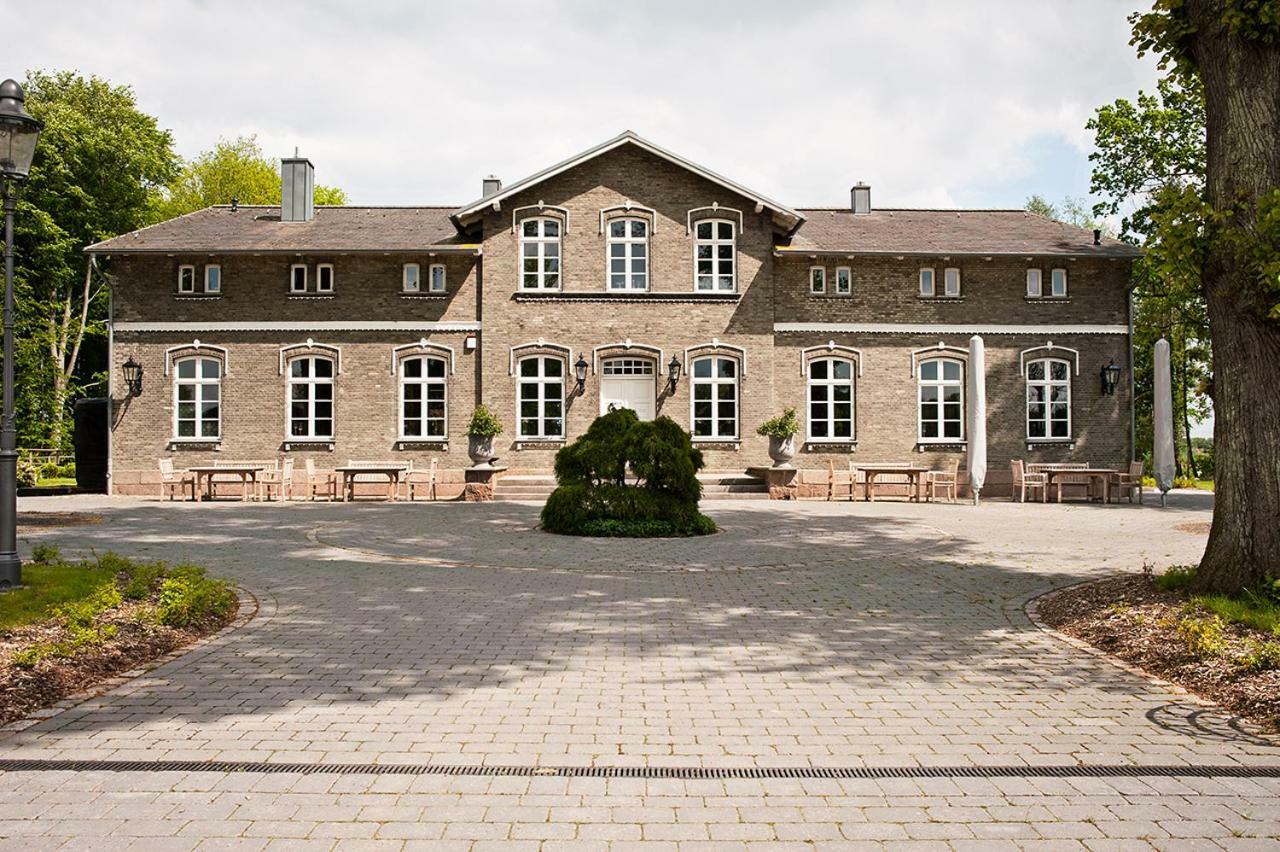Herrenhaus Gut Neuruppersdorf Timmendorfer Strand Exterior photo